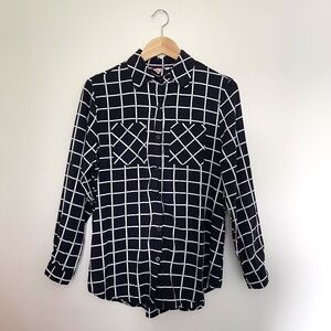 Gemuni Long Sleeve Button Down Shirt in Plaid Print. Black/White. Size: XL